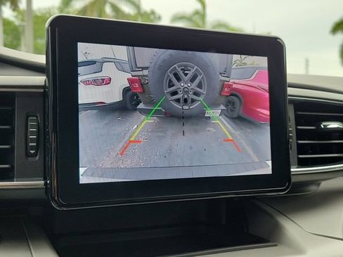 Used 2022 Ford Explorer XLT w/ Equipment Group 202A RWD image 21
