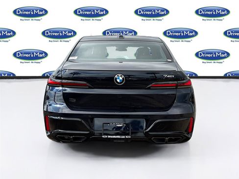 Used 2023 BMW 740i w/ Parking Assistance Package image 6