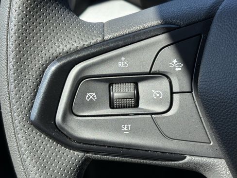 Used 2025 Chevrolet Trax LT FWD image 17