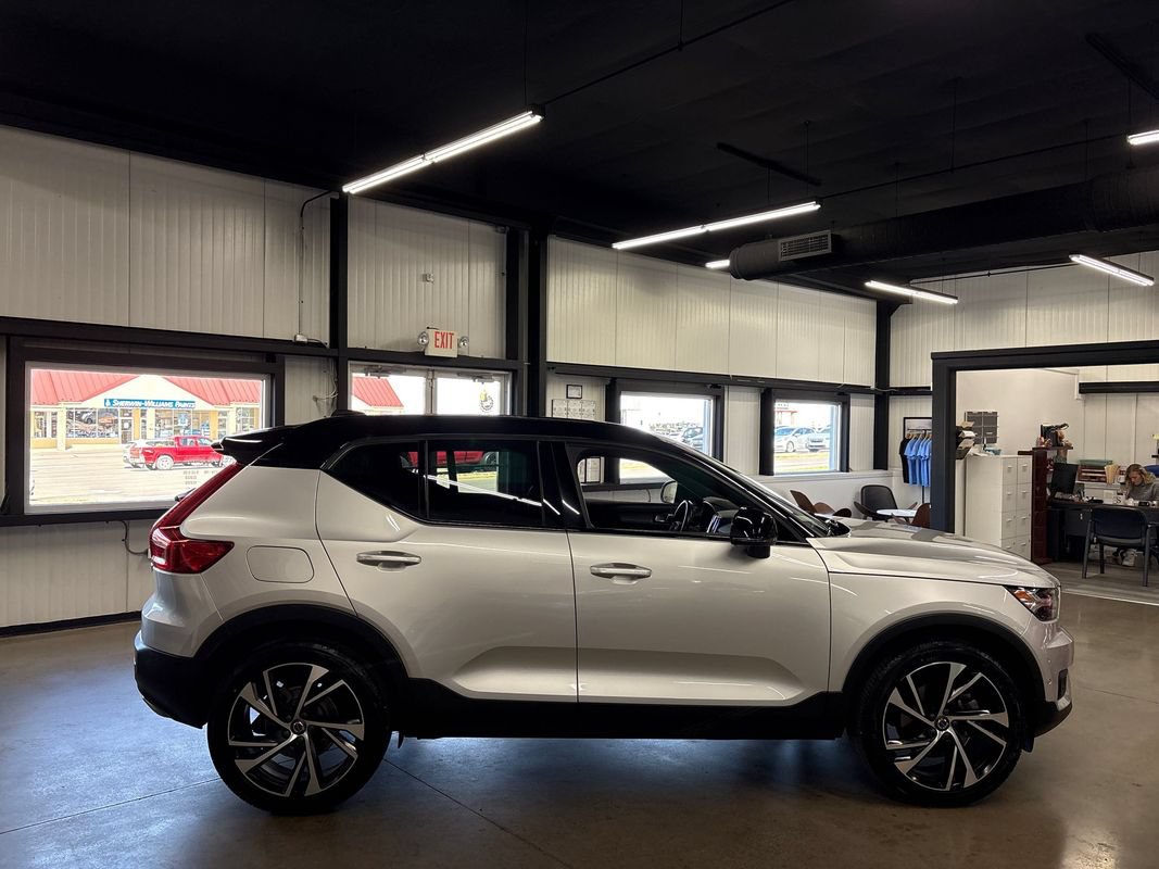Used 2019 Volvo XC40 T5 R-Design AWD/4WD image 14