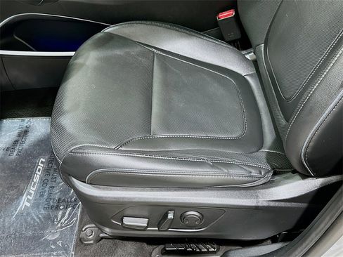 Used 2023 Hyundai Tucson Limited image 19