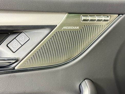 Certified 2025 Jaguar F-PACE R-Dynamic S image 22