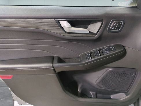 Used 2023 Ford Escape Platinum image 13