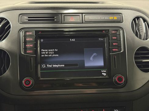Used 2017 Volkswagen Tiguan SEL FWD image 36