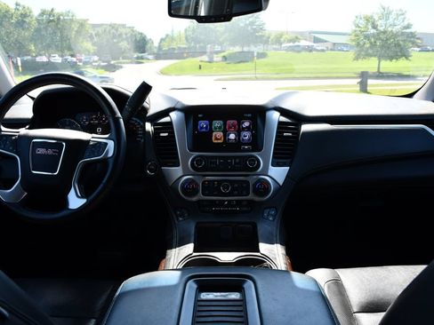 Used 2017 GMC Yukon SLT w/ Premium Edition AWD/4WD image 19
