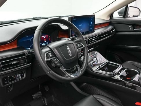 Used 2023 Lincoln Nautilus Reserve AWD/4WD image 13