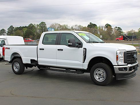 Used 2024 Ford F250 XL w/ XL Chrome Package image 2