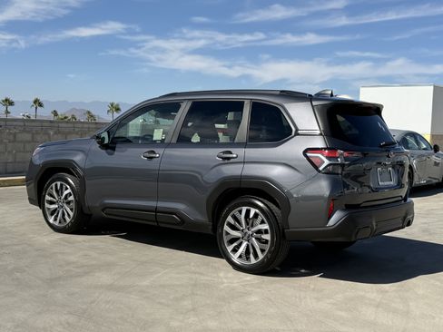 Used 2025 Subaru Forester Touring AWD/4WD image 10