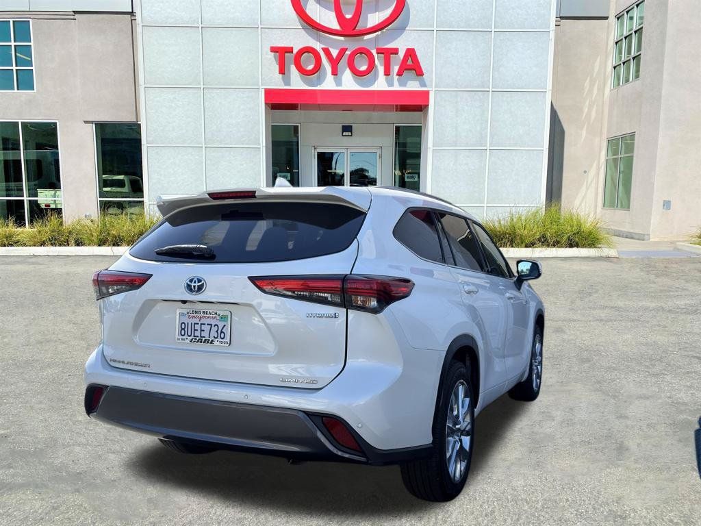 Used 2021 Toyota Highlander Limited FWD image 6