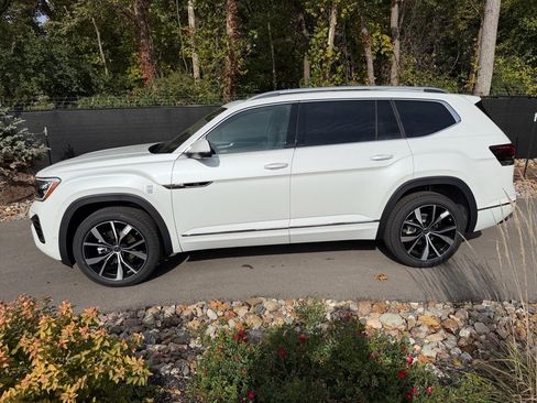 New 2026 Volkswagen Atlas SEL Premium R-Line AWD/4WD image 2