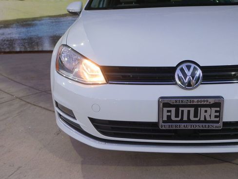 Used 2017 Volkswagen Golf SE image 25