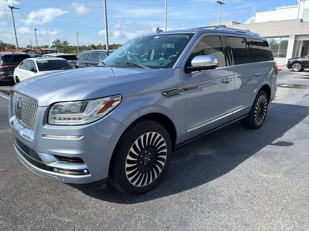 Used 2020 Lincoln Navigator Black Label w/ Cargo Convenience Package AWD/4WD image 5