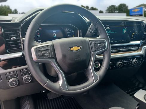 Used 2026 Chevrolet Silverado 1500 LT AWD/4WD image 9