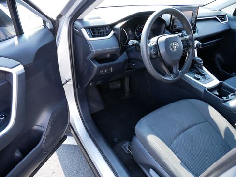 Used 2019 Toyota RAV4 LE w/ Carpet Mat Package AWD/4WD image 5