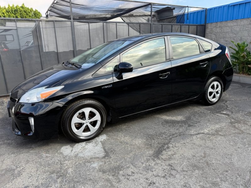 Used 2012 Toyota Prius Four w/ Deluxe Solar Roof Pkg FWD image 2