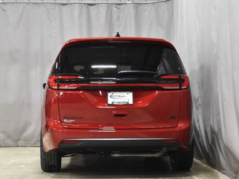 New 2026 Chrysler Pacifica Select image 8