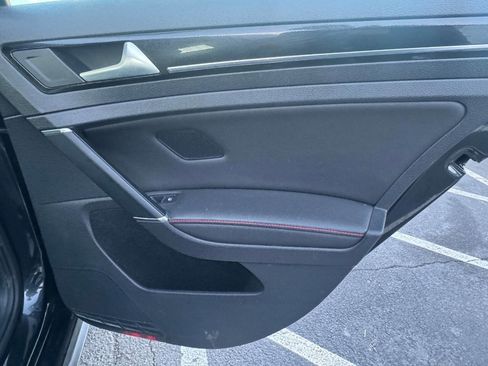 Used 2017 Volkswagen GTI SE image 11
