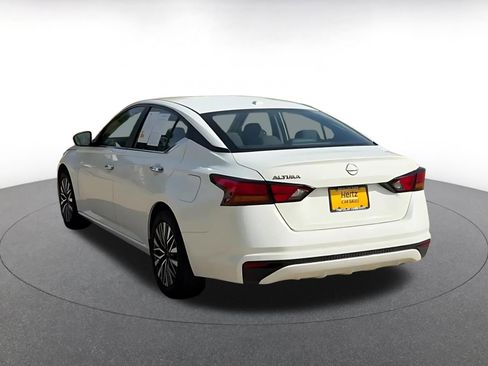 Used 2025 Nissan Altima 2.5 SV FWD image 11