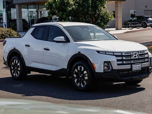 Certified 2025 Hyundai Santa Cruz SE image 6