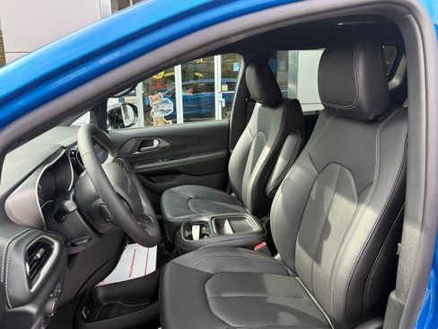 New 2027 Chrysler Pacifica Select AWD/4WD image 18