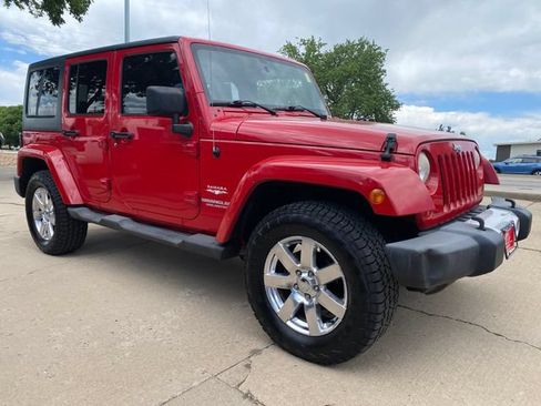 Used 2012 Jeep Wrangler Unlimited Sahara w/ Connectivity Group AWD/4WD image 7
