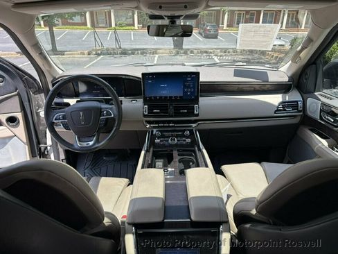 Used 2022 Lincoln Navigator Reserve AWD/4WD image 19