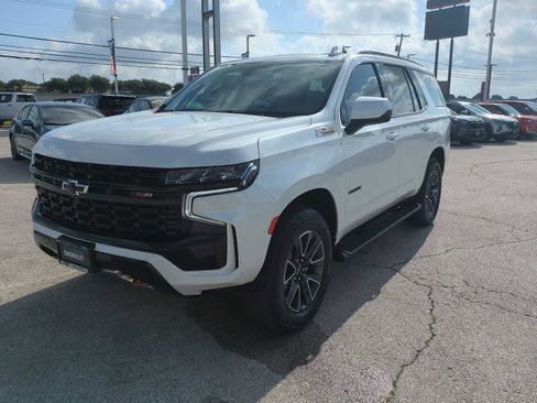 Used 2023 Chevrolet Tahoe Z71 w/ Luxury Package AWD/4WD image 4