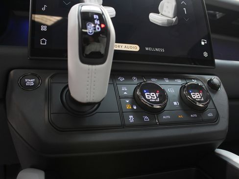 Used 2026 Land Rover Defender 110 OCTA image 81