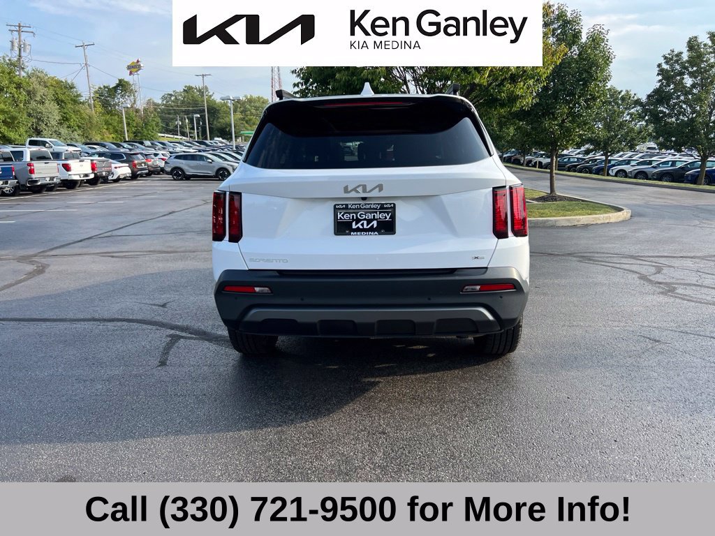 Certified 2023 Kia Sorento S w/ Panoramic Sunroof Package AWD/4WD image 12