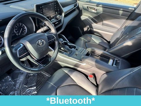 Used 2021 Toyota Highlander XLE image 15