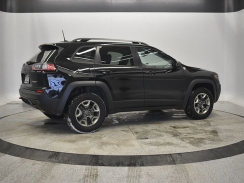 Used 2019 Jeep Cherokee Trailhawk w/ Cold Weather Group image 9