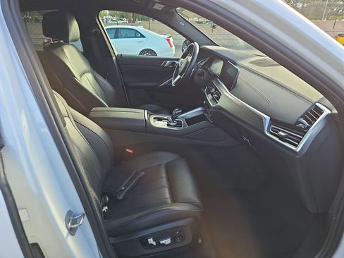 Used 2022 BMW X6 xDrive40i w/ M Sport Package image 11