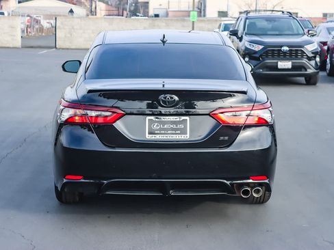 Used 2022 Toyota Camry SE image 3