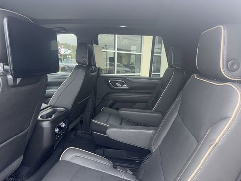 Used 2021 GMC Yukon SLT w/ SLT Premium Package RWD image 3