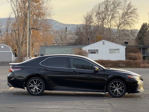 Used 2023 Toyota Camry SE w/ Convenience Package image 4