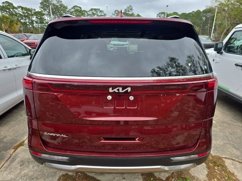 Used 2024 Kia Carnival SX Prestige image 4
