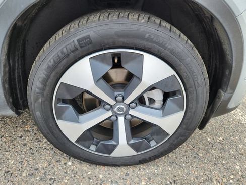 Certified 2025 Volvo XC40 B5 Plus AWD/4WD image 21