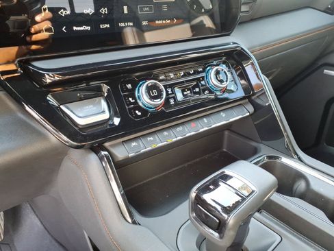 Used 2025 GMC Sierra 1500 AT4 w/ AT4 Premium Package AWD/4WD image 29