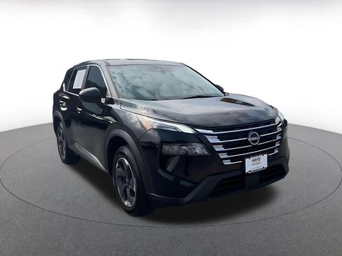 Used 2025 Nissan Rogue SV image 3