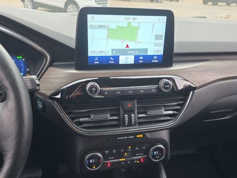 Used 2020 Ford Escape Titanium w/ Titanium Premium Package 2.0 image 3