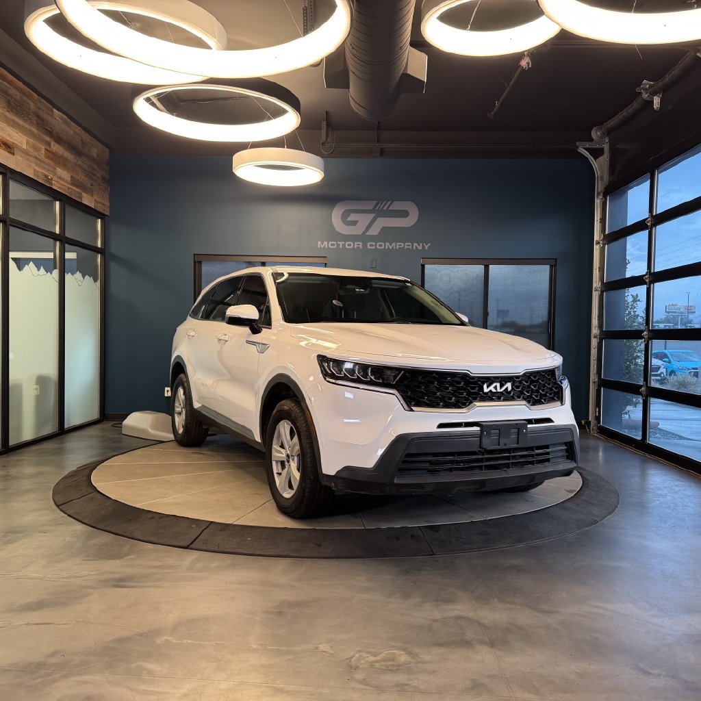 Used 2023 Kia Sorento LX AWD/4WD image 1