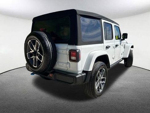 Used 2024 Jeep Wrangler Unlimited w/ Convenience Group AWD/4WD image 13