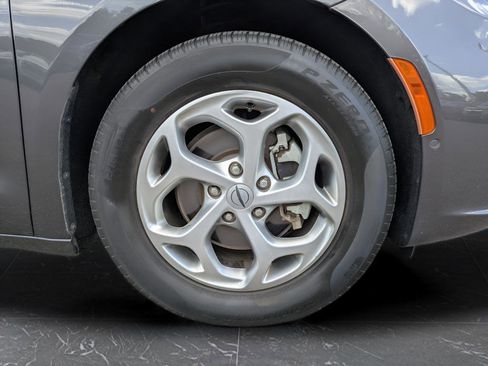 Used 2022 Chrysler Pacifica Limited FWD image 10