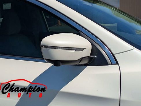 Used 2018 Nissan Rogue Sport SL FWD image 14