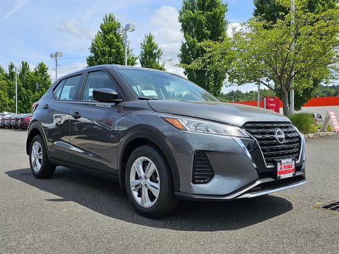 New 2025 Nissan Kicks Play S image 2