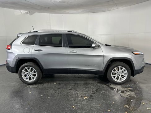 Used 2016 Jeep Cherokee Latitude w/ Comfort/Convenience Group image 13