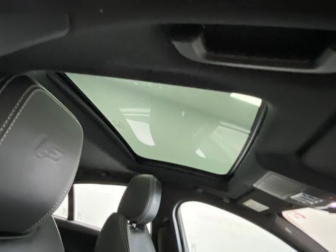 Used 2018 Jaguar XE S image 24