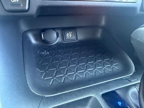 Used 2025 Toyota RAV4 XLE AWD/4WD image 21