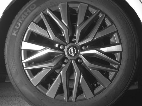 Used 2025 Nissan Altima 2.5 SV FWD image 15