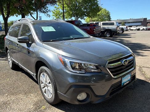 Used 2018 Subaru Outback 2.5i Premium AWD/4WD image 3